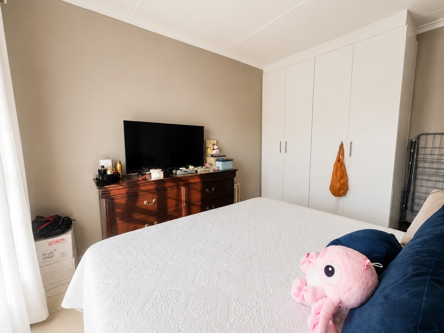To Let 2 Bedroom Property for Rent in Protea Heights Western Cape